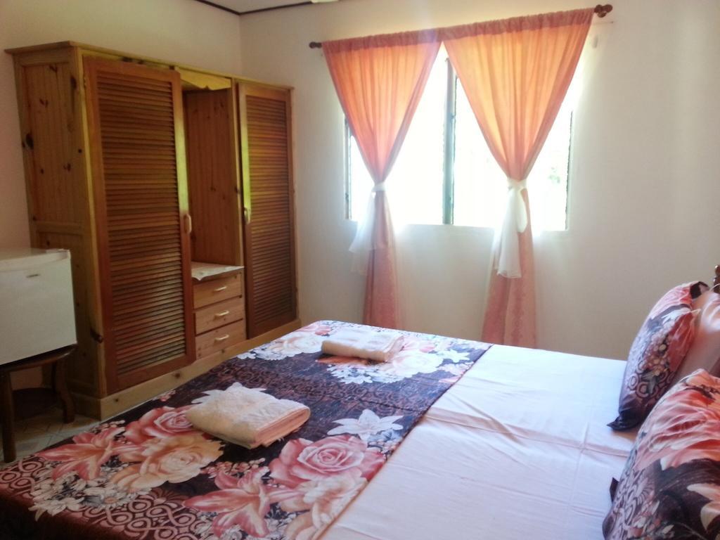 Zanboza Guesthouse La Digue Rum bild